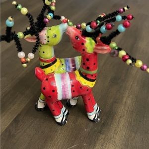 Kissing Reindeer salt-n-pepper shakers